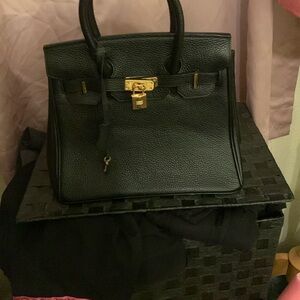 Elegant Black Leather Handbag
Birkin inspired